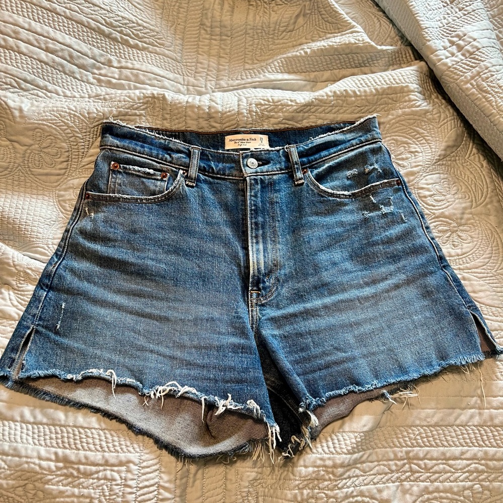 A&F curve love hi rise 4” mom shorts